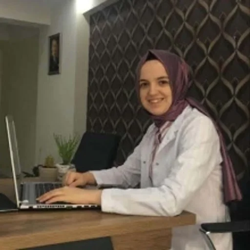 Dt. Kübra ŞEN (Diş Hekimi)